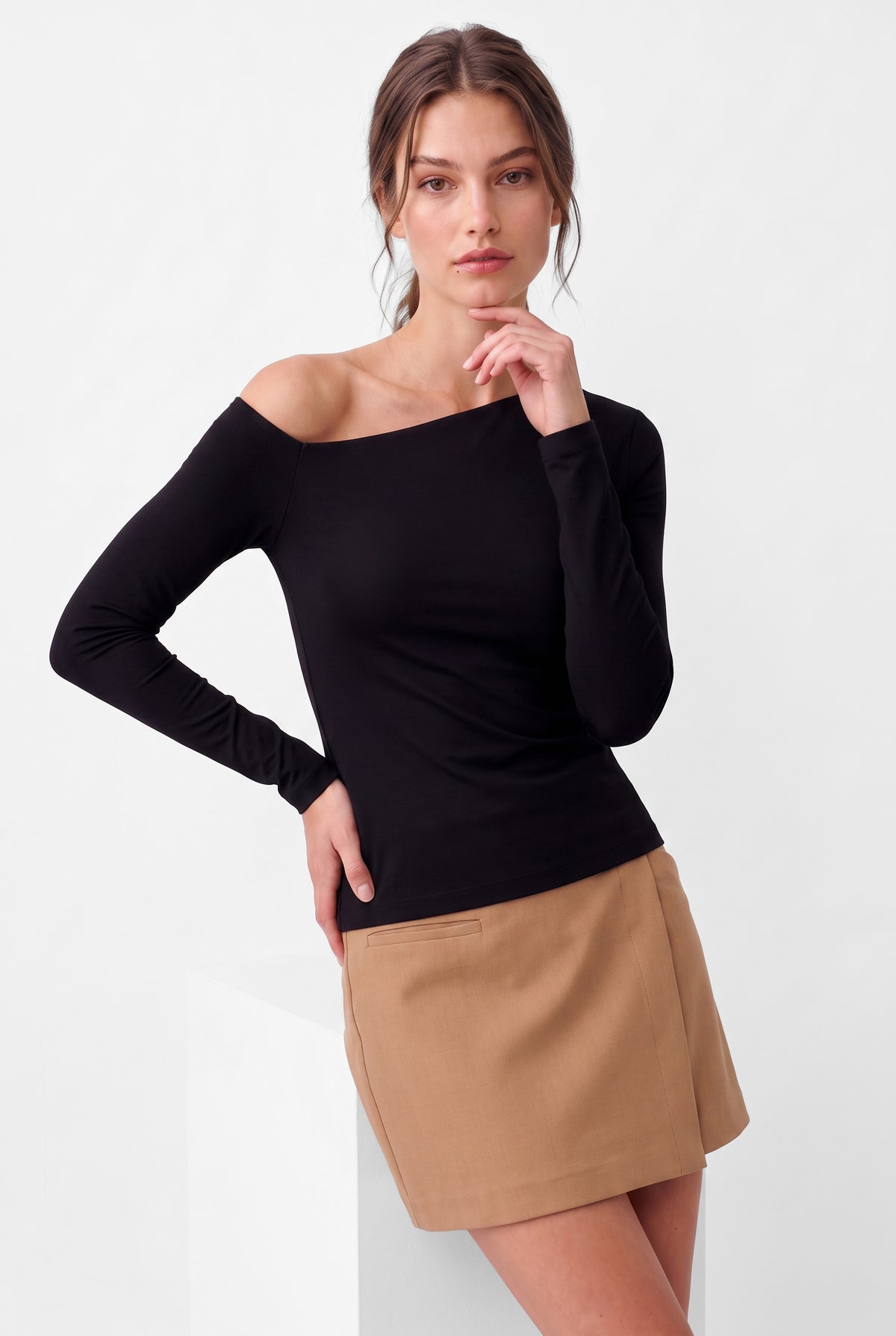 Kadın Siyah Asimetrik Yaka Uzun Kollu Premium Soft Modal Pamuk Bluz